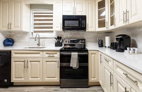 Stone Mountain House | Bungalow on Big Valley Trail