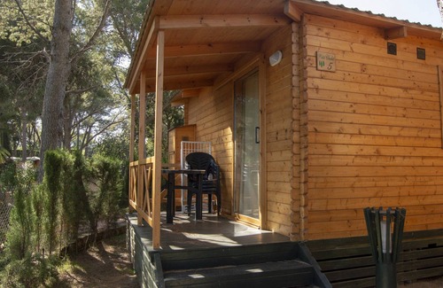 Miami Platja House | Bungalow on Spain's Coast with Sandy Beaches