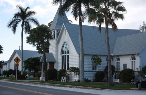 Anna Maria House | Bungalow On The Bayou (Best Location on the Island)