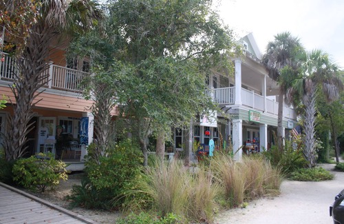 Anna Maria House | Bungalow On The Bayou (Best Location on the Island)