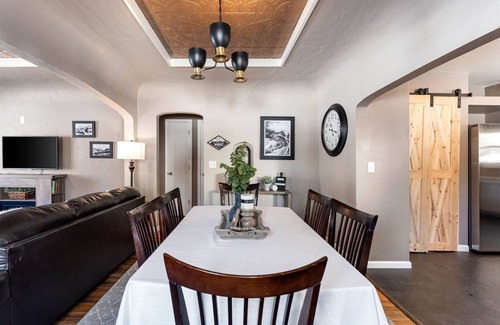 Mount Shasta House | Bungalow on the Boulevard in Mt. Shasta