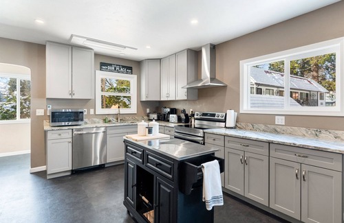 Mount Shasta House | Bungalow on the Boulevard in Mt. Shasta