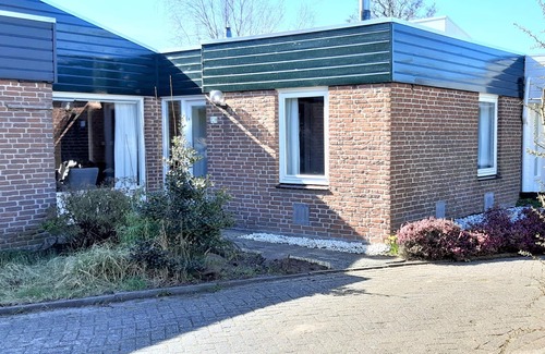 Noordwijkerhout House | Bungalow on vacation park near the beach Noordwijk