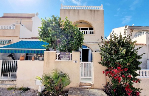 La Siesta House | bungalow overlooking the natural area