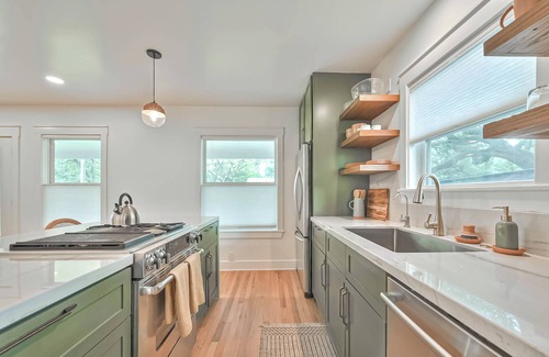 Northside House | Bungalow Retreat with Pool close to Downtown & Heights