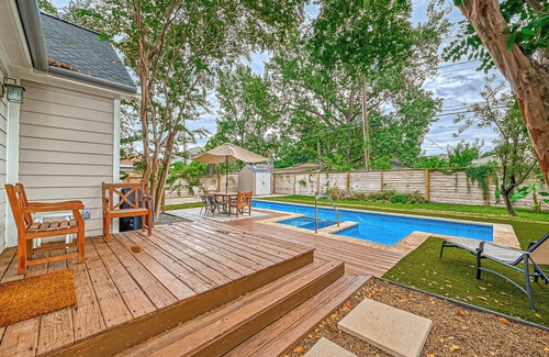 Northside House | Bungalow Retreat with Pool close to Downtown & Heights