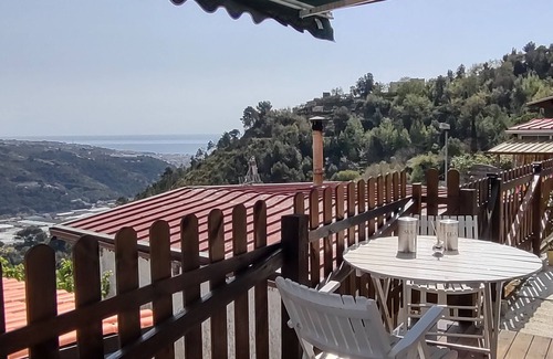 Camporosso House | Bungalow Sixdays 3 with outdoor hot tub.