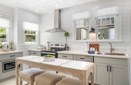 Bradenton House | Bungalow+Studio Duo, Near Beach, Ideal for Long Stays, Parking, WiFi, Yard