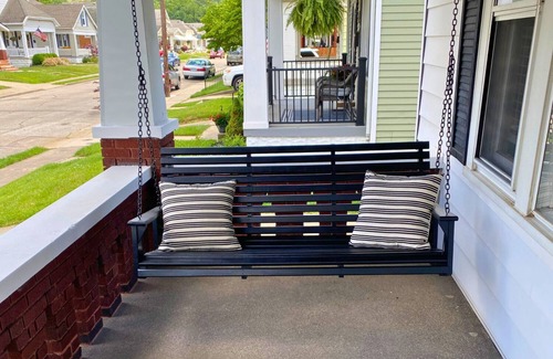 Ludlow House | Bungalow style house, 10 min to downtown Cincy and 5 min to hiking trails!