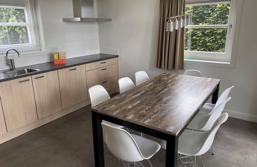 Hulshorst House | Bungalow with 4 bedrooms and a terrace with outdoor fireplace