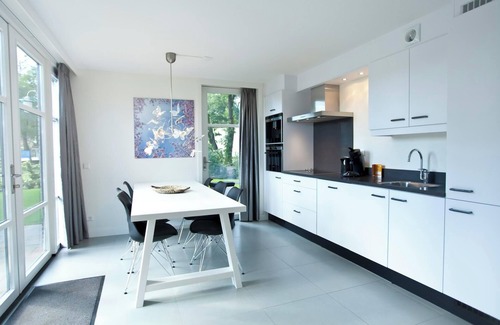 Hulshorst House | Bungalow with 4 bedrooms and a terrace with outdoor fireplace