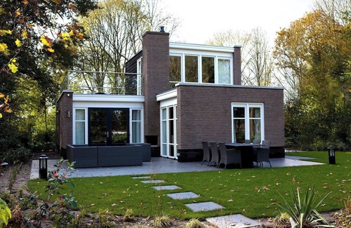 Hulshorst House | Bungalow with 4 bedrooms and a terrace with outdoor fireplace