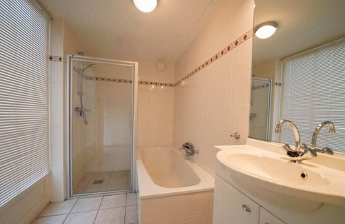 Beekbergen-Zuid House | Bungalow with 5 bedrooms and a garden