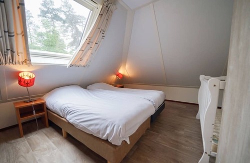 Beekbergen-Zuid House | Bungalow with 5 bedrooms and a garden