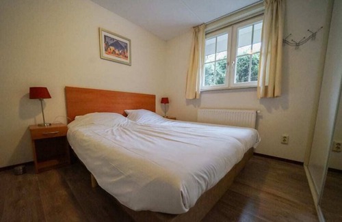 Beekbergen-Zuid House | Bungalow with 5 bedrooms and a garden