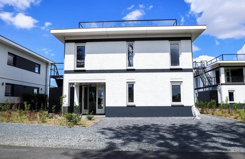 Nijkerk House | Bungalow with 5 bedrooms and a terrace