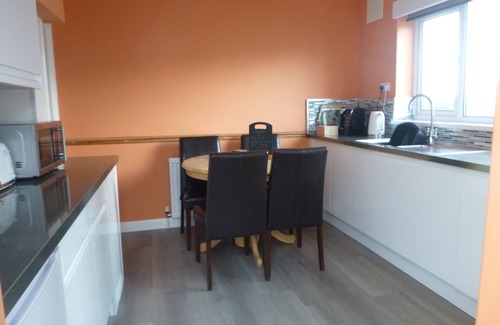 Sewerby House | Bungalow with enclosed pet friendly garden 5 mins to beach, Sewerby, Bridlington