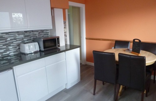 Sewerby House | Bungalow with enclosed pet friendly garden 5 mins to beach, Sewerby, Bridlington