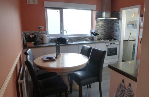 Sewerby House | Bungalow with enclosed pet friendly garden 5 mins to beach, Sewerby, Bridlington