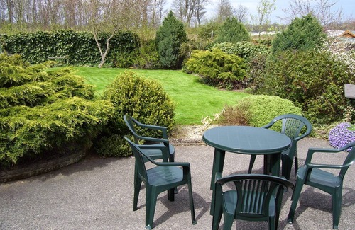 Sewerby House | Bungalow with enclosed pet friendly garden 5 mins to beach, Sewerby, Bridlington