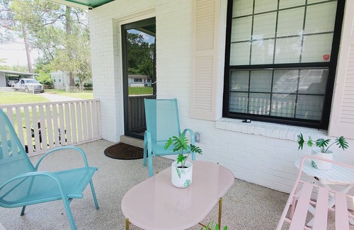 Highlands House | Bungalow with Screened Pool and Optional Pool Heat