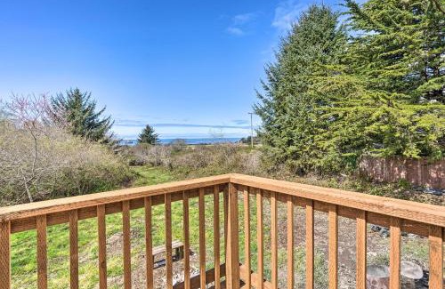 Smith River House | Bungalow with Wraparound Deck - 8 Mi to Brookings