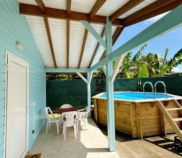 Trois-Rivieres House | Bunghello Village Piscine & Spa