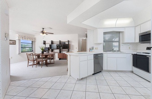 Pebble Beach Apartment | Bunker Lane Breeze – Rotonda West Pool Retreat