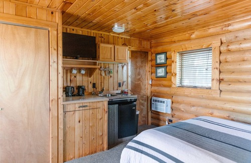 Bozeman Cabin | Bunkhouse 1 at Gallatin Canyon Cabins