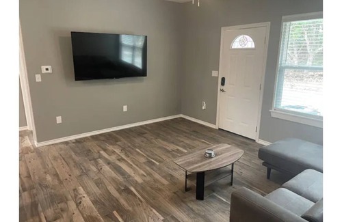 Canyon Lake Cottage | Bunkhouse—Recently built, 2 bedroom, 2 bath Cottage