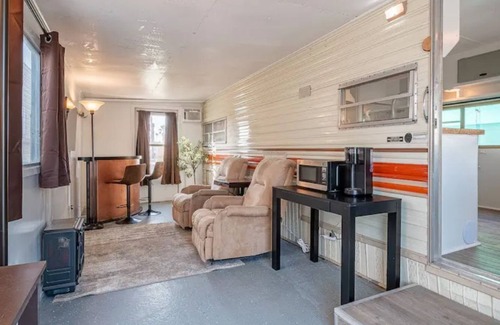 Yuma House | Bunkhouse Resort - 2 pools, 55+