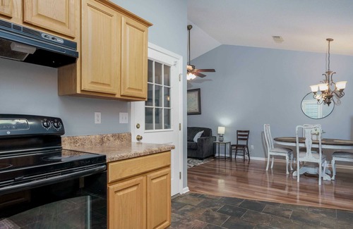 Tuscaloosa House | Bunking at Bek's - Cozy - Convenient - Clean