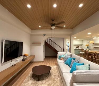Khlong Toei Nuea House | Bunya House near BTS Asok, Terminal21 Free BF