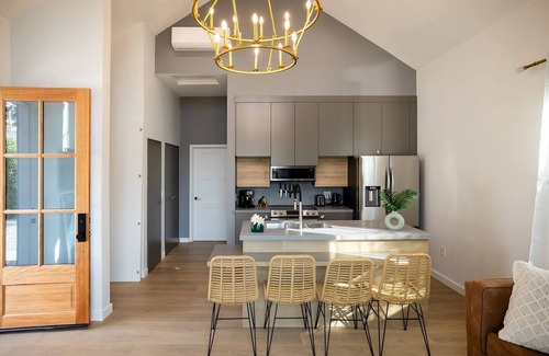 Burbank House | Burbank 1BR Retreat Near Airport & Studios + EV