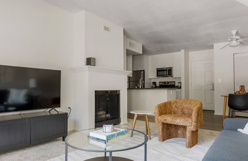 Los Angeles Apartment | Burbank 1BR w/W/D, Pool & Gym, nr WF & TJ