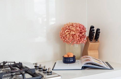 Wollongong Apartment | Burelli Beauty – stylish, central apartment near beach, surfing, national parks, family activities