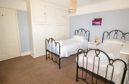 Ryde Cottage | BURFORD HOUSE, family friendly, character holiday cottage in Ryde