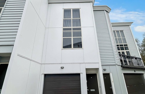 Grey Lynn House | Burgoyne Beaut l Stunning 3 Bed Townhouse Central