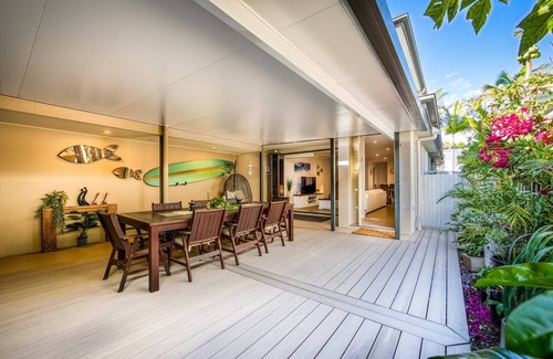 Burleigh Heads House | Burleigh Bliss Beach Retreat - 200m to Beach - Pet Friendly - 3bed3bath