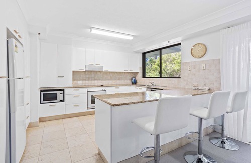 Burleigh Heads Apartment | Burleigh Headland 2 Bedroom Stay, just a stones throw from the beach!