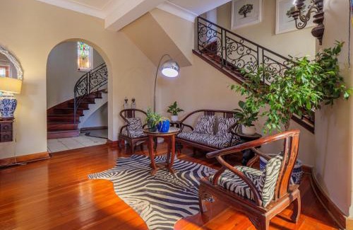 Durban North Villa | Burleigh Villa 7 Bedrooms & 6 Bathrooms