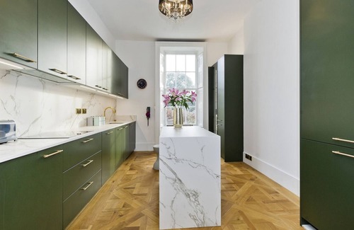 South Richmond Apartment | Burlington House, by Veeve