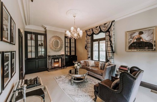 Cawdor House | Burnham Estate CamdennHistoric Homestead near Camden Town Centre