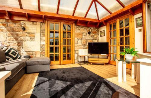 Ayr Villa | Burnock Lodge with Hot Tub