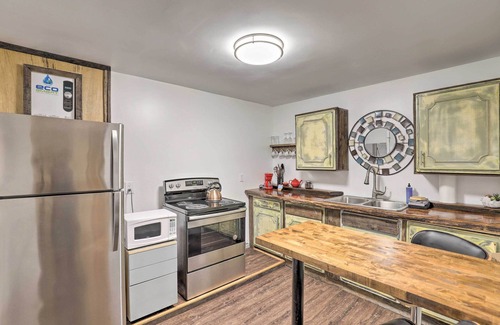 Burnsville Apartment | Burnsville Apt w/ River View - 10 Mi to Hiking!