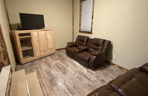 Guntersville House | Burnt Pine- Plenty of room for fishermen AND their boats!