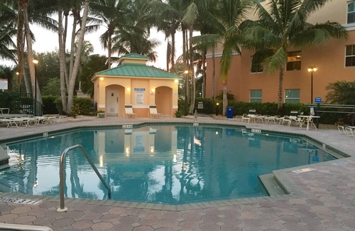 Burnt Store Marina Condo | Burnt Store Marina- Harbor Towers, 2BR, Gulf View, Pool & Marina, Screen Lanai
