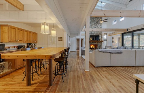 Tiger House | Burton Bass Lodge - Newly renovated family retreat in Murray Cove, Lake Burton.