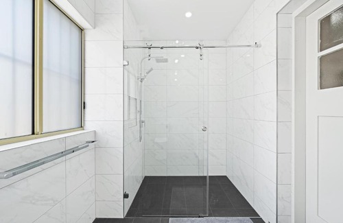 Burwood Apartment | Burwood City Newly renovated 2 Bed 2 Bath Free Private Parking Big Apt
