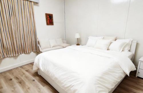 Burwood House | Burwood Quiet Central Stay